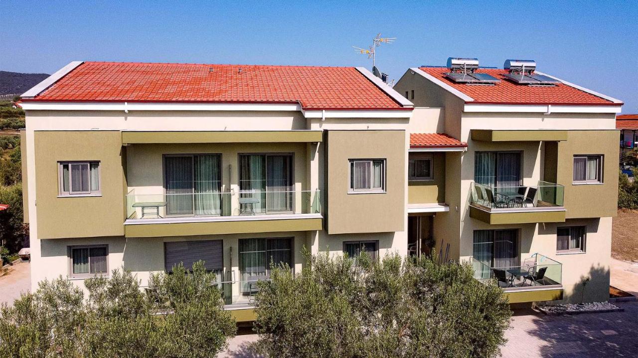 Estelle Family Luxury Apartments & Suites Gerakini Exterior photo