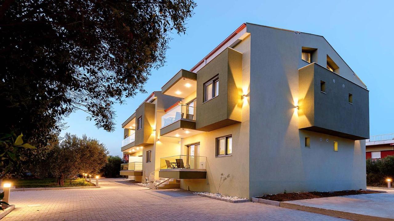 Estelle Family Luxury Apartments & Suites Gerakini Exterior photo