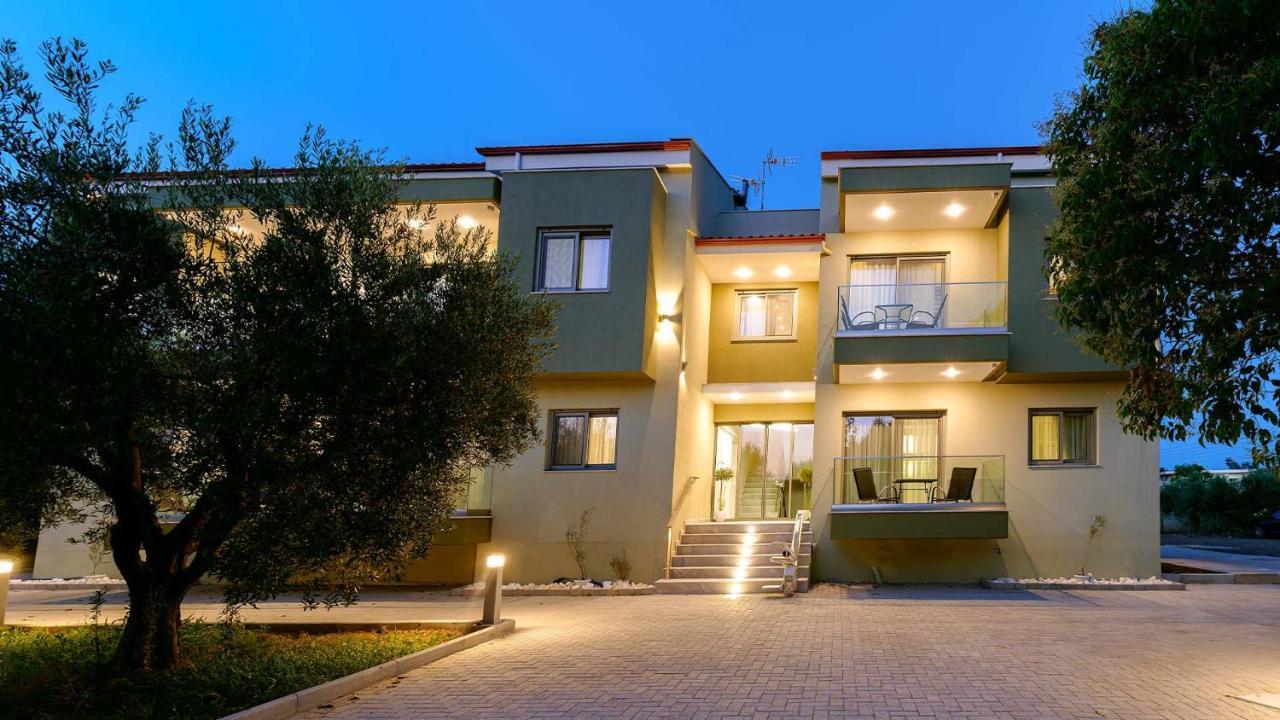 Estelle Family Luxury Apartments & Suites Gerakini Exterior photo